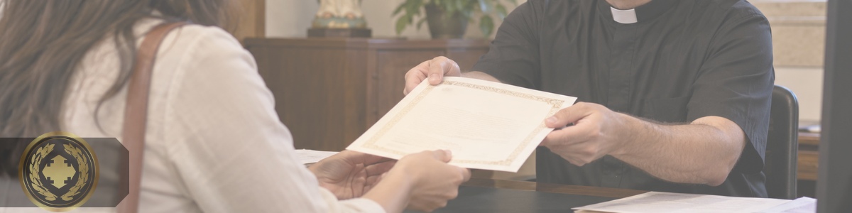 certidão de batismo antiga descreva de forma breve Uma pessoa recebendo a certidão de batismo em uma diocese, em um atendimento acolhedor e institucional, com ambiente religioso discreto e iluminação suave.